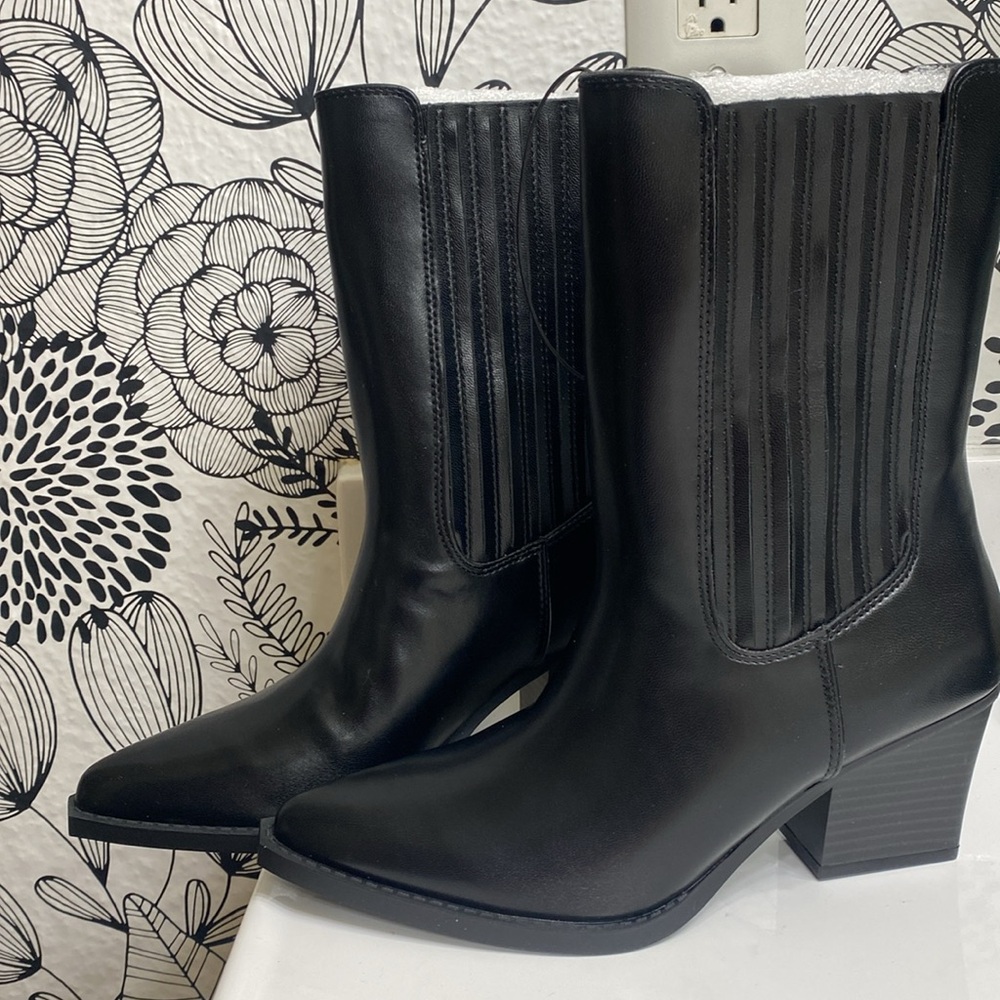 Black Heeled Booties - Forever 21 - Picture 3 of 5
